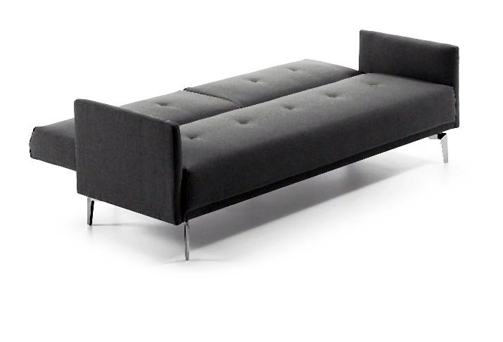 Za pomocą jednego kliknięcia wygodna sofa zmienia się w dwuosobowe łóżko